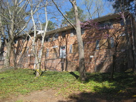 2451 Peachwood Cir NE Apartamentos