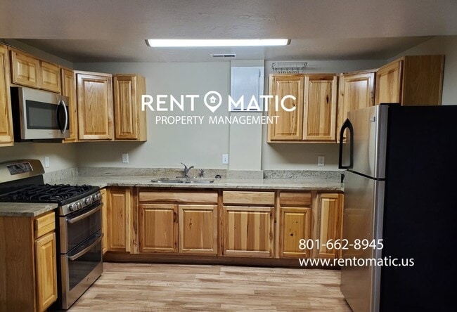 property at 1207 E Gaylene Cir