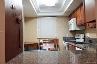 3490 Foxcroft Rd in Miramar, FL - Building Photo - Building Photo