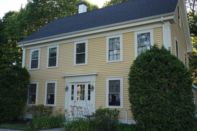248 High St, Unit Apartment 2 in Ipswich, MA - Building Photo - Building Photo