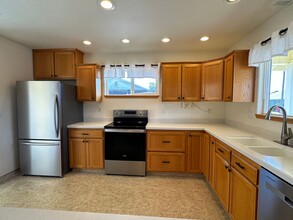 1072 Villa Way in Arcata, CA - Foto de edificio - Building Photo