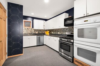 680 Belmont Ave, Unit #2 in North Haledon, NJ - Foto de edificio - Building Photo