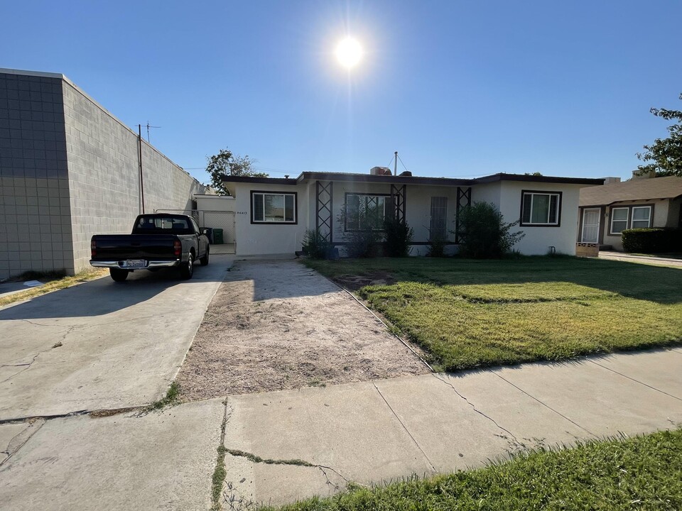 44413 Beech Ave in Lancaster, CA - Building Photo