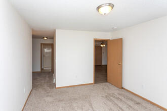 Greenbrier Apartments in Fargo, ND - Foto de edificio - Interior Photo