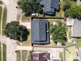 9110 Vickijohn Dr in Houston, TX - Building Photo