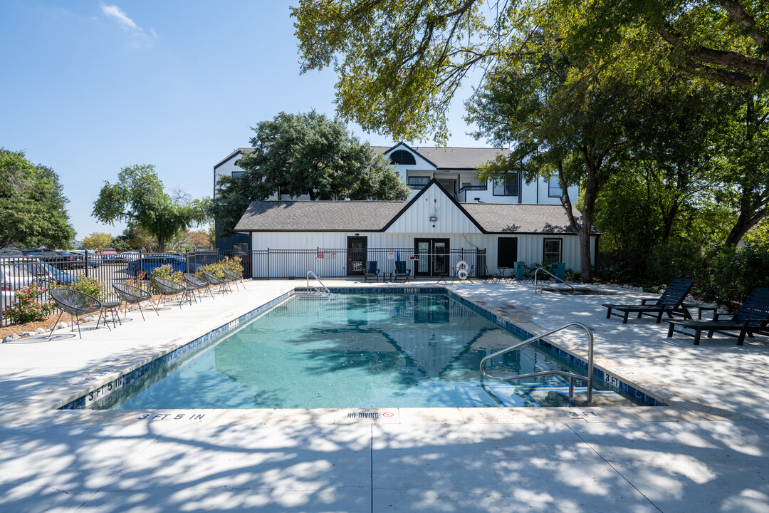 Sage Hill Apartment Homes in Austin, TX - Building Photo