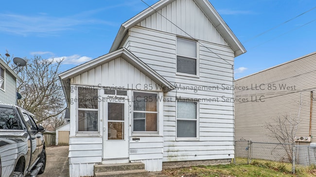property at 914 Butterworth St SW