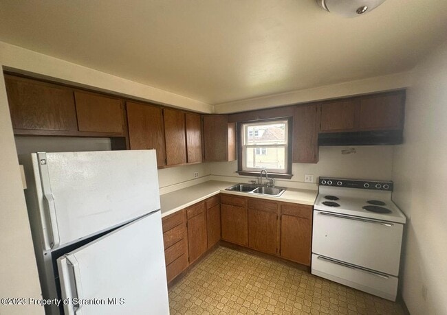 230 New Mallery Pl in Wilkes-Barre, PA - Building Photo - Building Photo