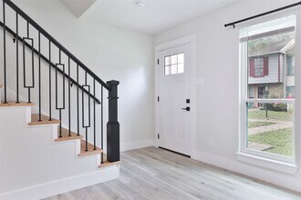 9511 Fondren Rd in Houston, TX - Building Photo - Building Photo