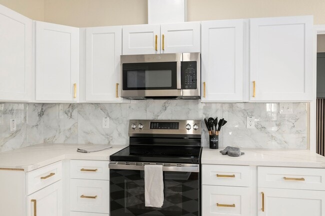 property at 102 E Val Verde St