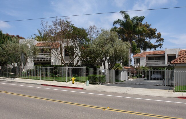 13773 Mango Dr in Del Mar, CA - Foto de edificio - Building Photo