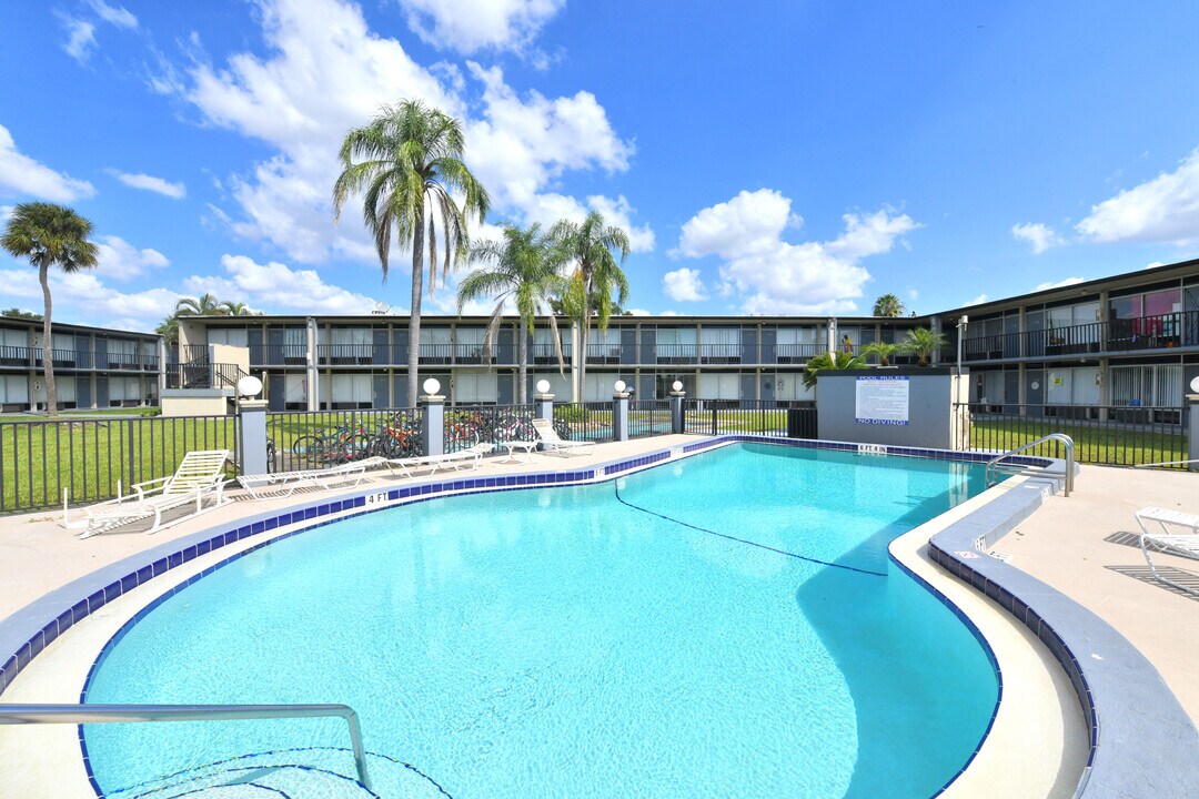 2303 1st St E, Unit 1 Photo