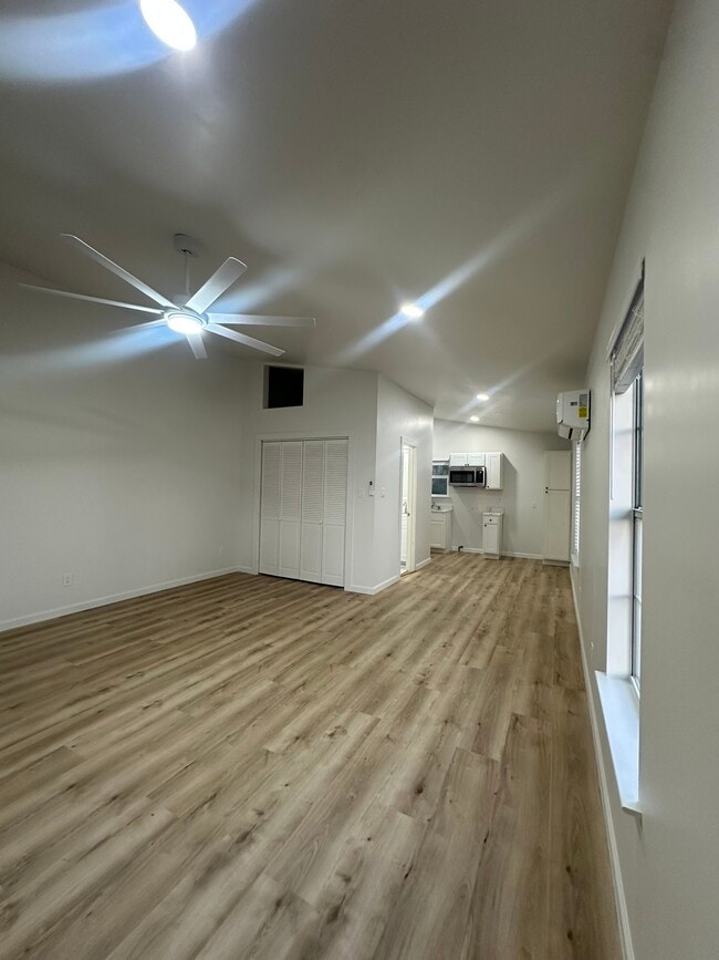 140 N Acres Dr in Dallas, TX - Foto de edificio - Building Photo