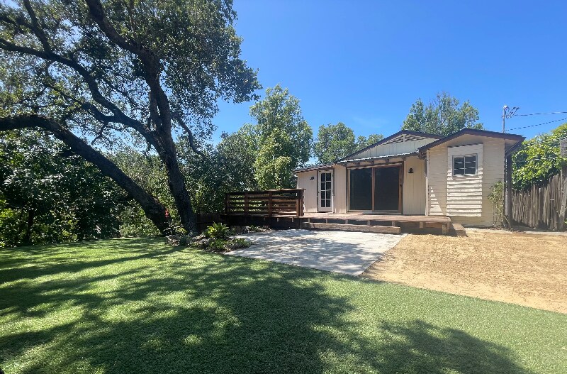 617 Acacia Ln in Emerald Hills, CA - Building Photo