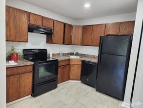 282 Hampshire Ct in Piscataway, NJ - Building Photo - Building Photo