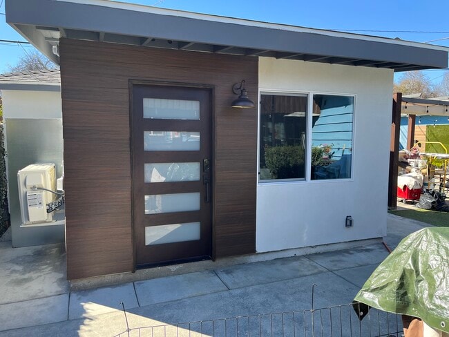 property at 3231 Magnolia Ave