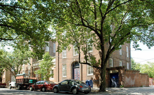 10 S Wolfe St in Baltimore, MD - Foto de edificio - Building Photo