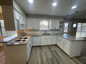 1013 N Amy Dr in Deer Park, TX - Building Photo - Building Photo