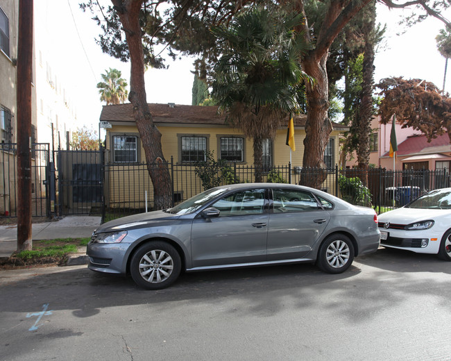 The Serrano Bungalows in Los Angeles, CA - Building Photo - Building Photo