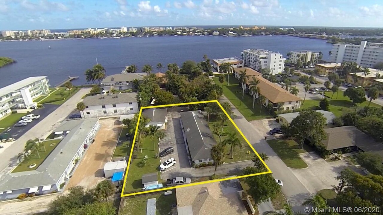 211 Sunrise Ave-Unit -2 in Lantana, FL - Building Photo
