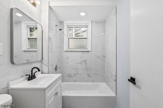 27 Berkeley Pl in Bloomfield, NJ - Building Photo - Building Photo