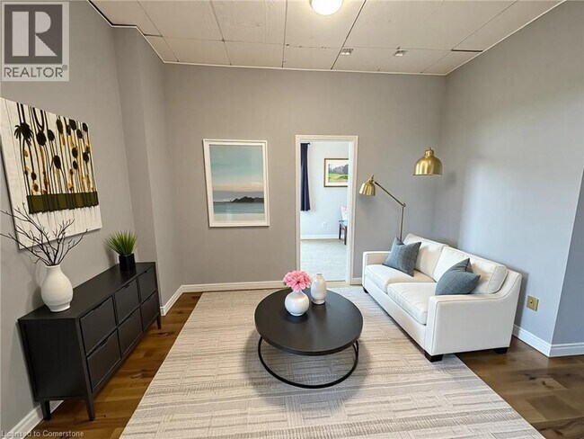 7 Mary St in Hamilton, ON - Building Photo - Building Photo
