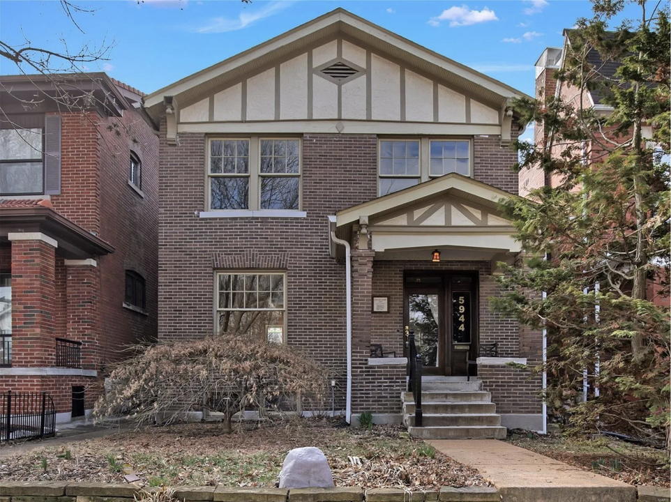 5944 Pershing Ave in St. Louis, MO - Foto de edificio