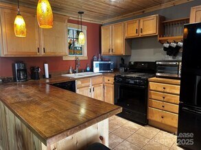 717 Deep Gap Rd in Burnsville, NC - Building Photo - Building Photo