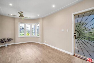 1546 S Holt Ave in Los Angeles, CA - Foto de edificio - Building Photo