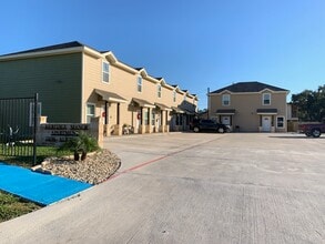 531 W Alice Ave, Unit 4 in Kingsville, TX - Building Photo - Building Photo