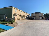 531 W Alice Ave, Unit 4 in Kingsville, TX - Foto de edificio - Building Photo