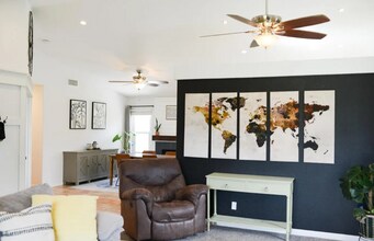 3135 Fairmont Dr in Hanford, CA - Building Photo - Building Photo