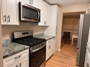 225 SW Meadows, Unit 225 in Teaticket, MA - Building Photo - Building Photo