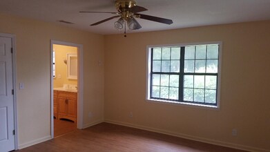 155 Bell Dr in Baxley, GA - Building Photo - Building Photo