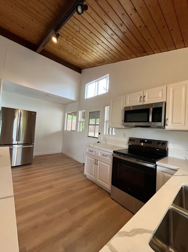 3890 Pueblo Ave in Santa Barbara, CA - Building Photo - Building Photo