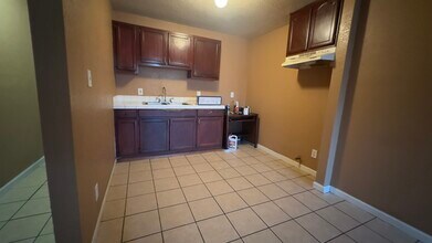 1387 E 49th St, Unit 1387 E 49th St in Los Angeles, CA - Building Photo - Building Photo