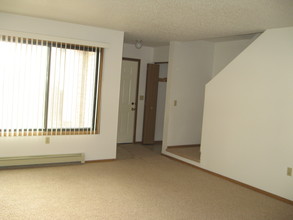 Hillview Apartments in Sioux Falls, SD - Building Photo - Building Photo