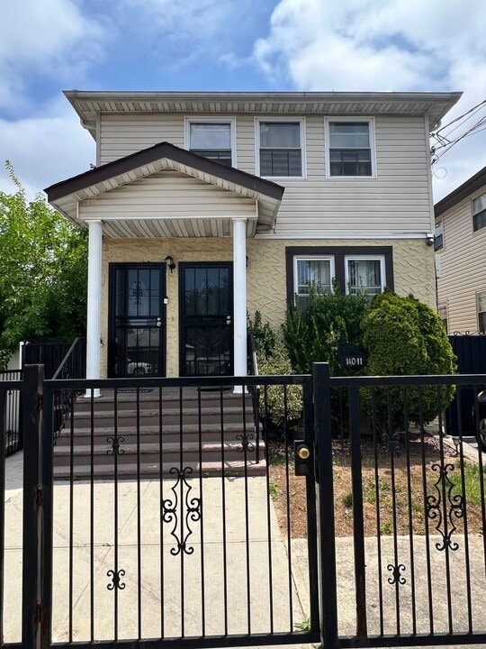 140-11 169th St in Queens, NY - Building Photo