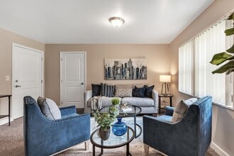 Larchmont Estates in Toledo, OH - Foto de edificio - Building Photo