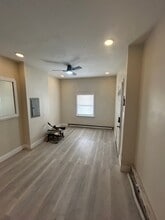 210 W 5th St, Unit apt 1a in Chester, PA - Building Photo - Building Photo