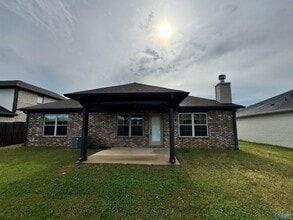 240 Wilcot Rd in Meridianville, AL - Foto de edificio - Building Photo