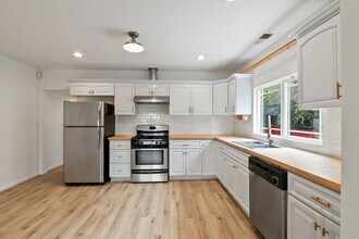 2435 Houston St in Los Angeles, CA - Building Photo - Building Photo