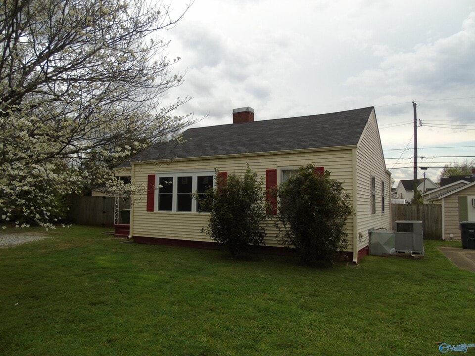 305 Thornton Ave SW in Huntsville, AL - Building Photo