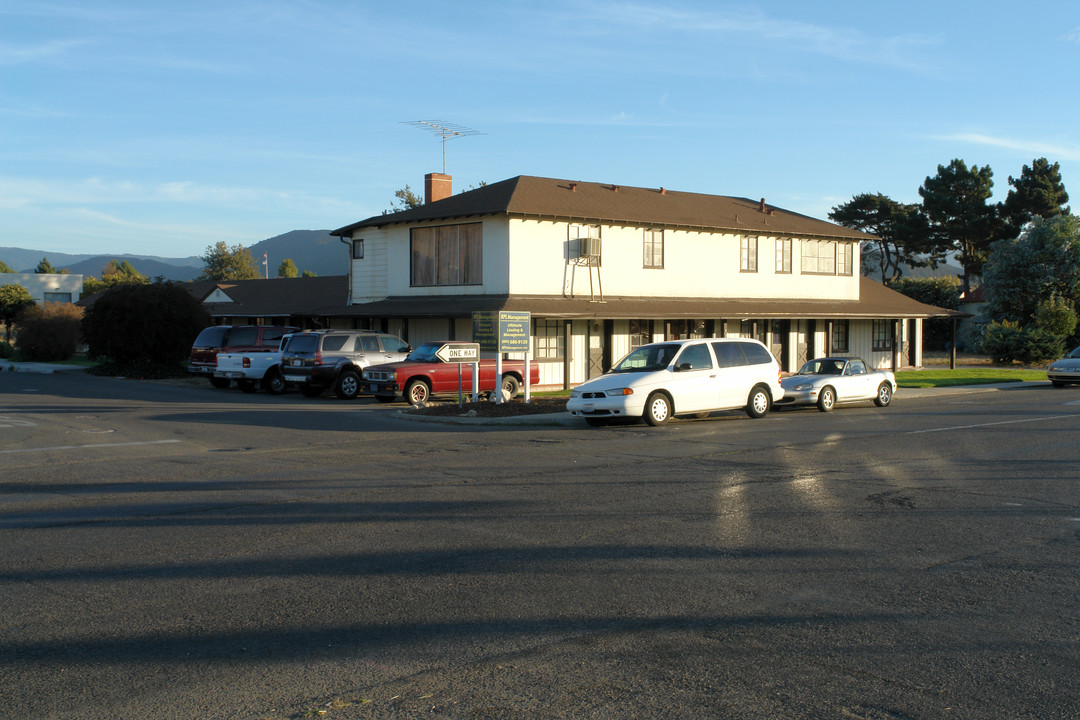 480 Avenue Of The Flags in Buellton, CA - Building Photo