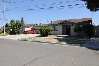 6137 Thornton Ave in Newark, CA - Building Photo - Building Photo