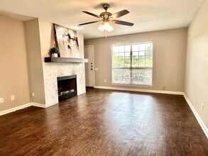 1860 White Oak Dr in Houston, TX - Building Photo - Building Photo