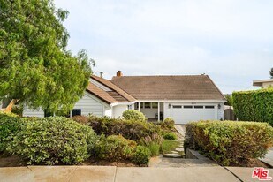 8375 Zitola Terrace, Unit A3 in Los Angeles, CA - Building Photo