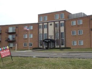 Marcella Arms in Richmond Heights, OH - Foto de edificio - Building Photo