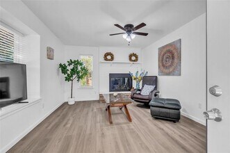 1319-1321 Parkway Ct in Arlington, TX - Building Photo - Building Photo