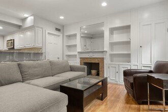 125 Beacon St, Unit 2R in Boston, MA - Building Photo - Building Photo